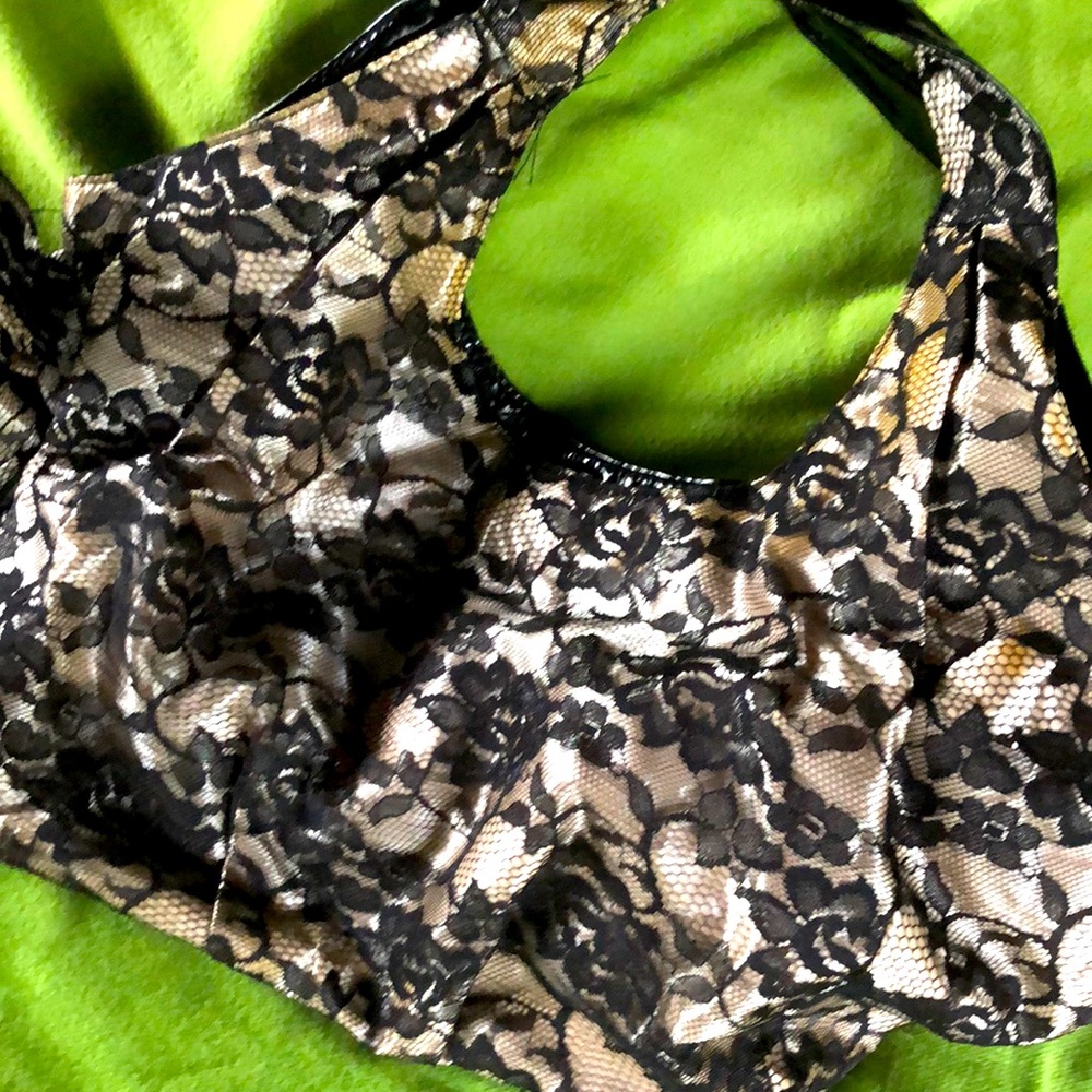 💋 FREE with a bundle of 3+or $39 purchase exp 11/23.23 Hobo bag